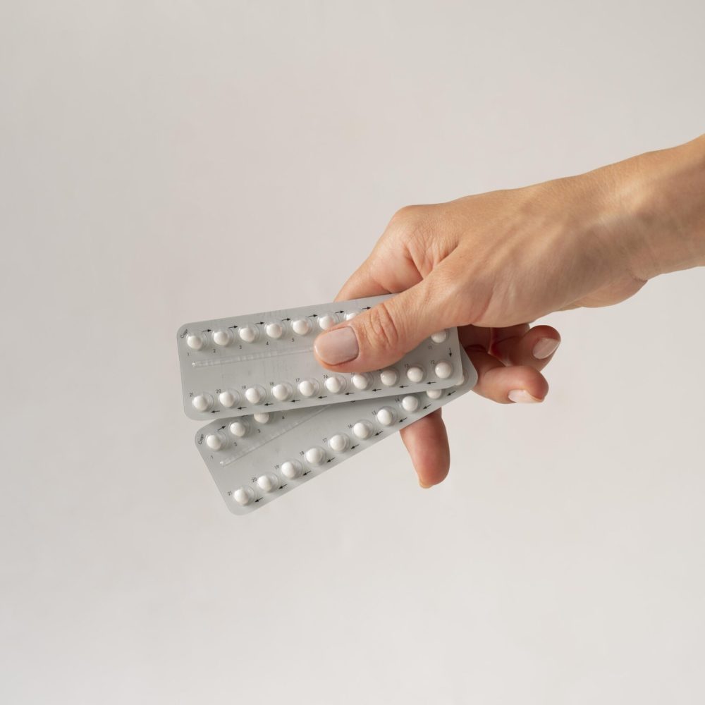 hands-holding-pill-blisters-close-up